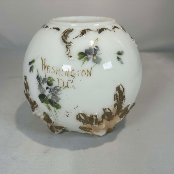 Vintage‎ Washington D.C. Milk Glass Globe Vase Floral Gold Accent Decor - Picture 1 of 7